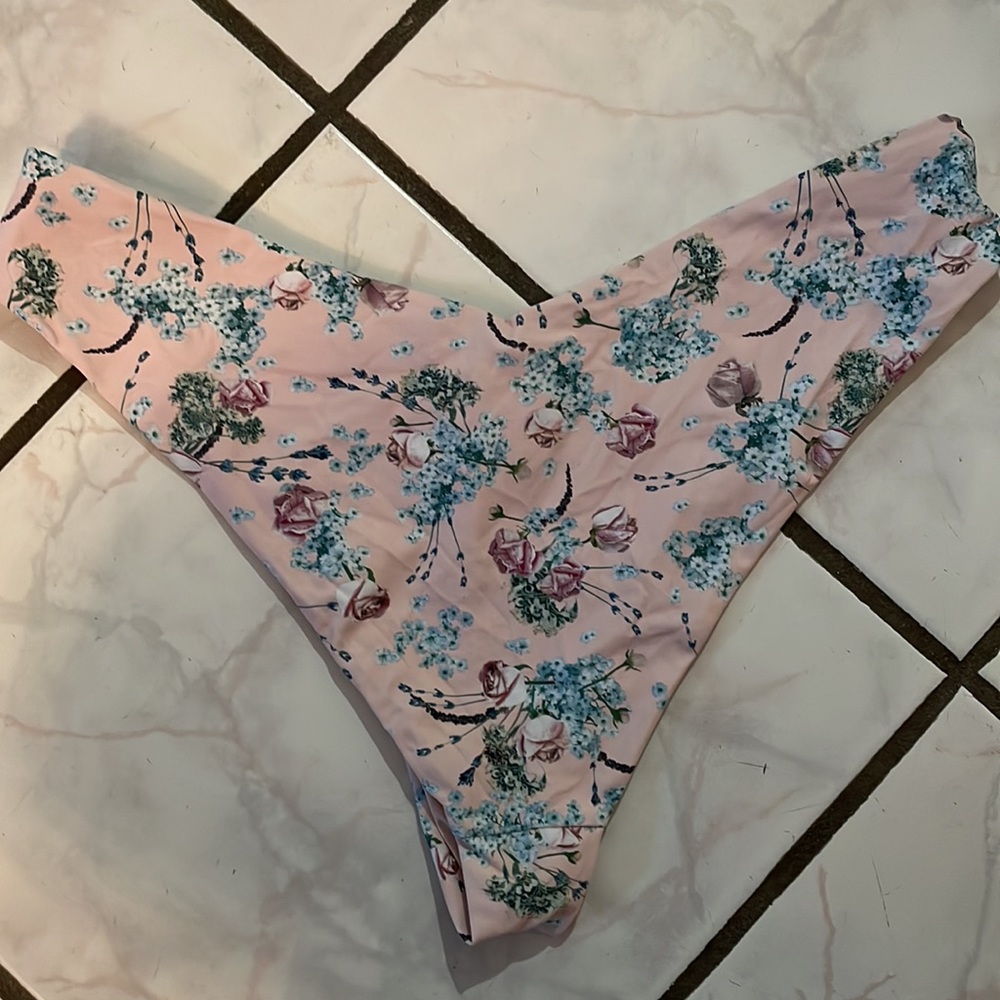 We wore what bikini bottoms - Picture 5 of 5